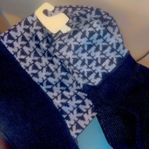 Michale Khors hat & glove set 🧣🧤